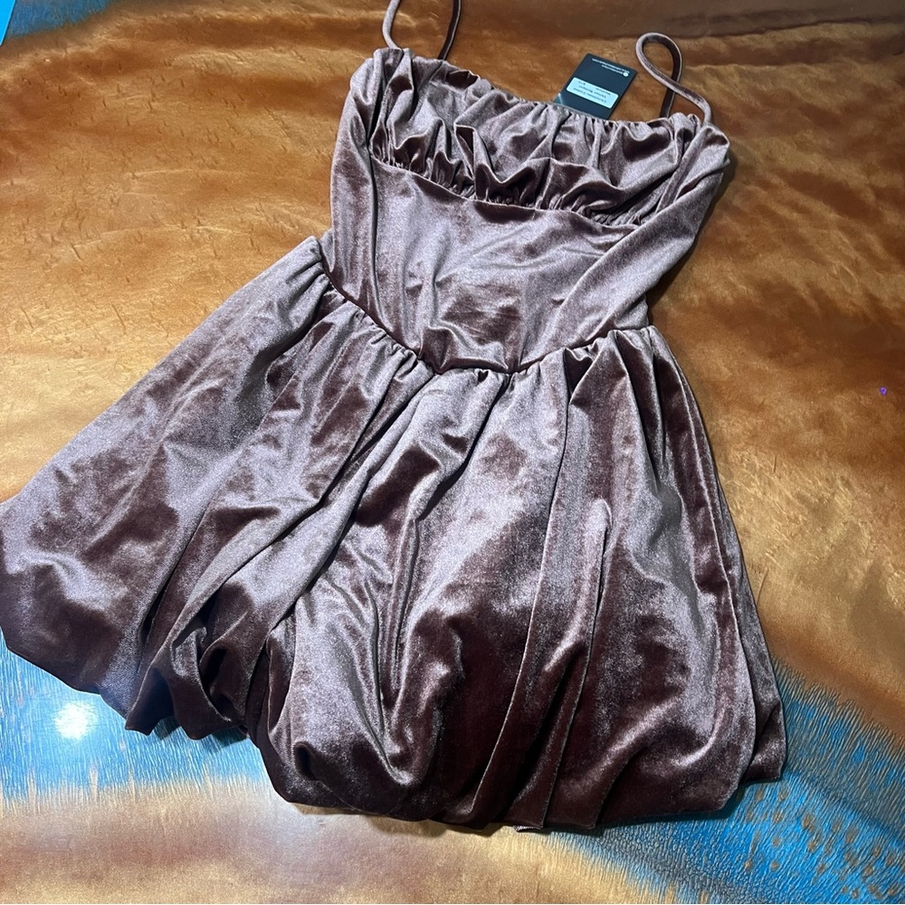 NWT Klesis Boutique brand Velvet Shorts romper Bubble Hem size medium